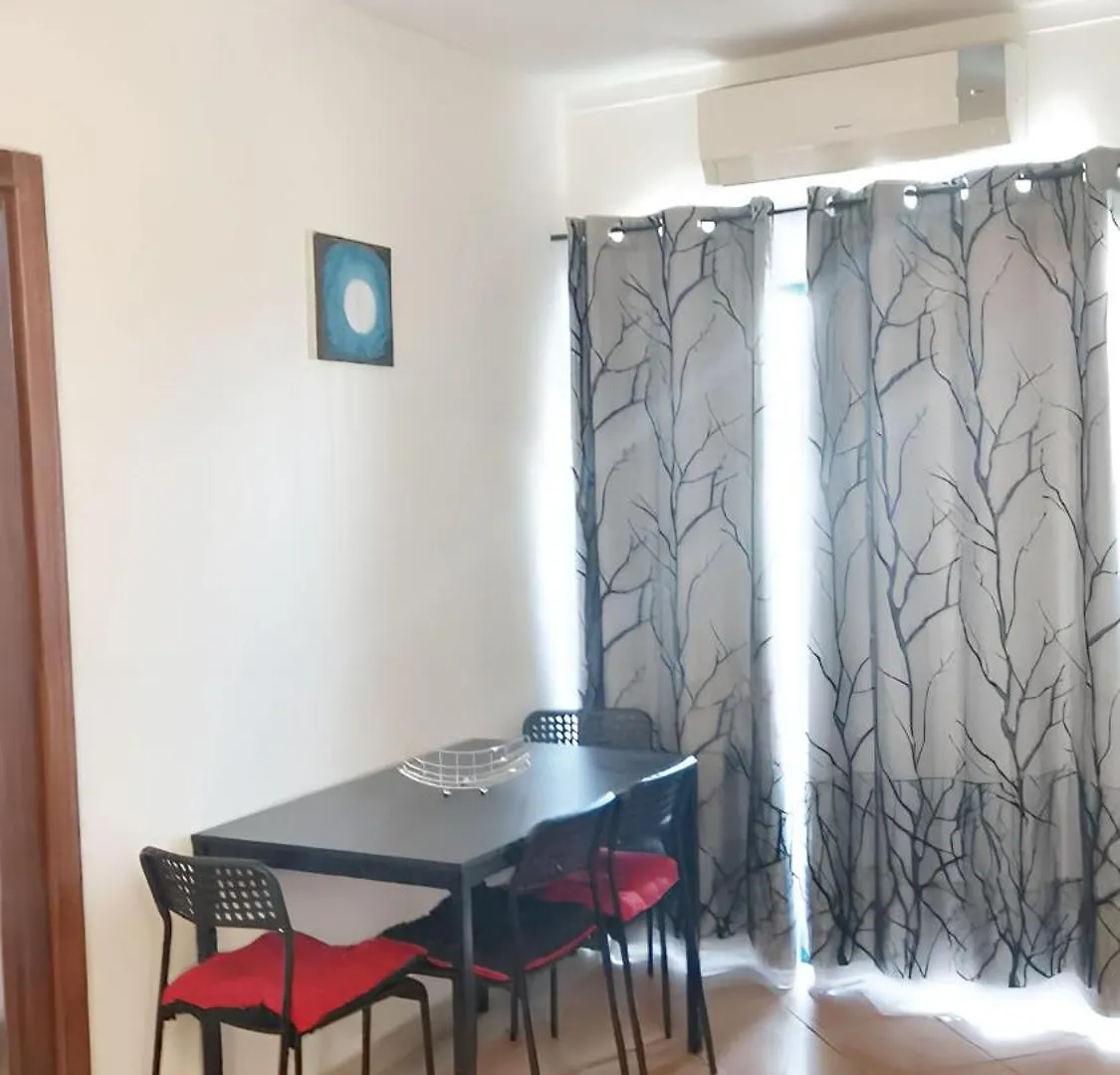 Welcoming 55 Sqm Apartment In Portimao With Garden View 0*,